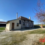 Maison ancienne à rénover avec grand terrain et vue campagne à Mesnil-Lettre