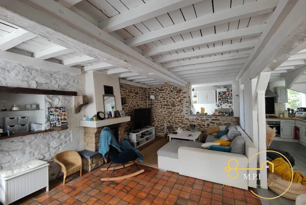 Maison en pierre à vendre près d'Alençon avec garage et terrain clos 