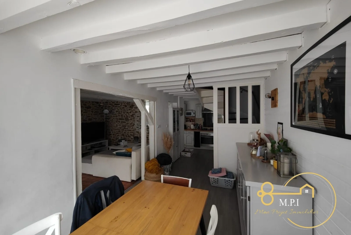 Maison en pierre à vendre près d'Alençon avec garage et terrain clos 