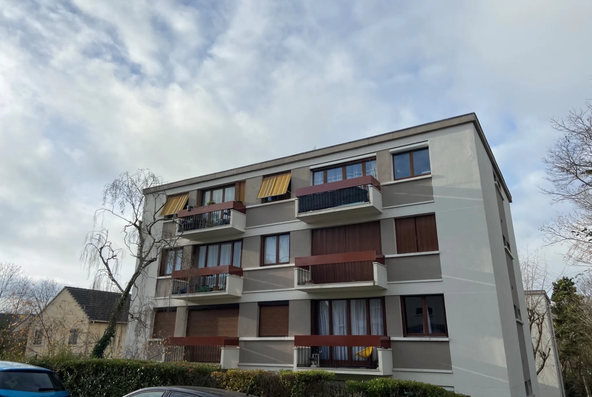 Appartement T4 de 72 m² à Antony face à l'école des Rabats 