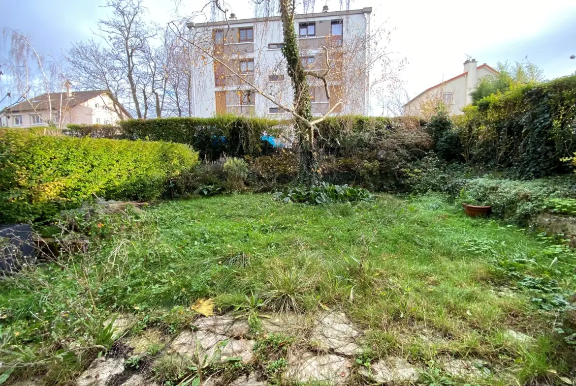 Appartement T4 de 72 m² à Antony face à l'école des Rabats 