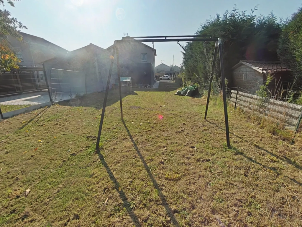 Maison à vendre à Oignies avec jardin, deux chambres et parking sécurisé