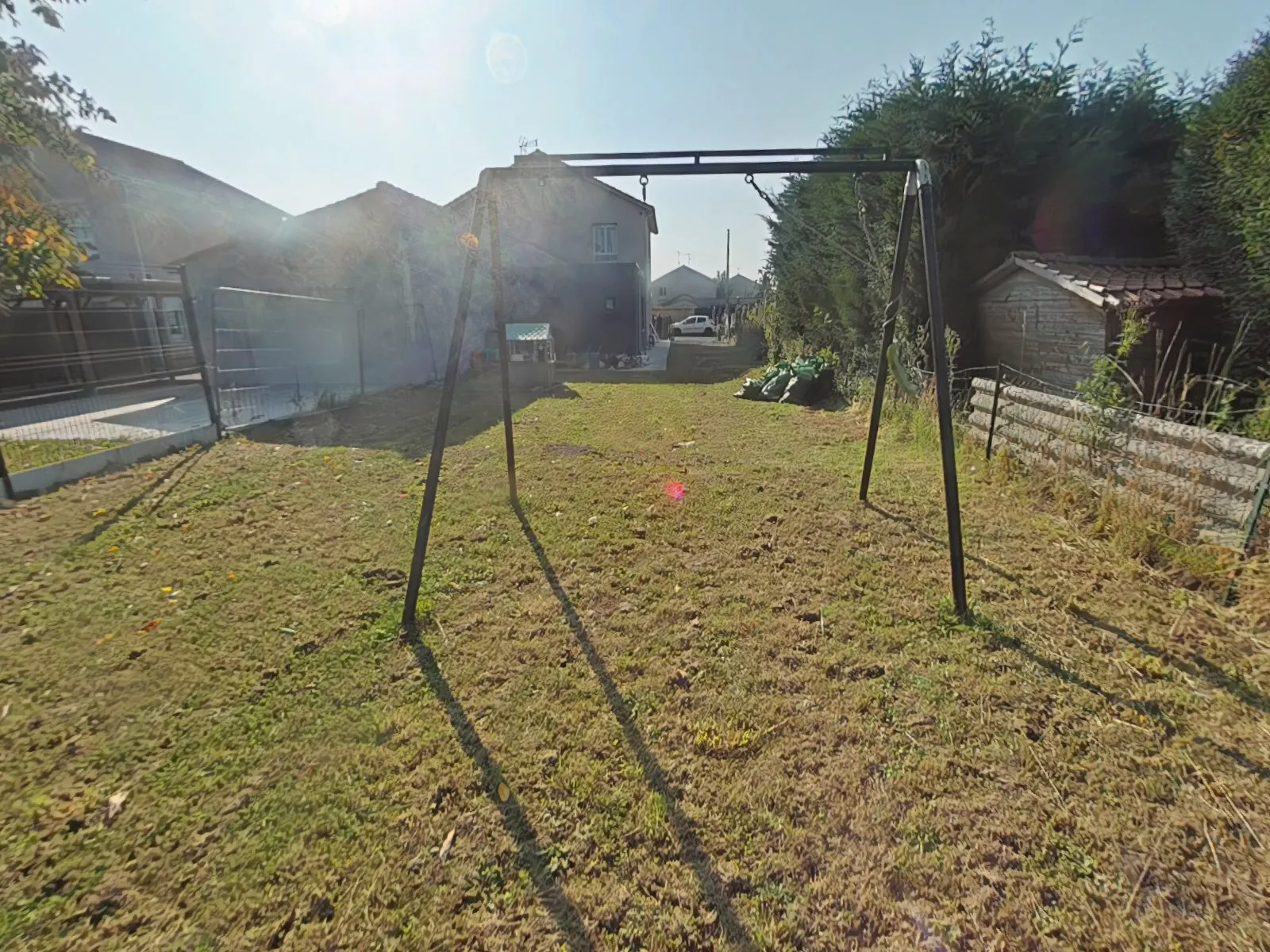 Maison à vendre à Oignies avec jardin, deux chambres et parking sécurisé 