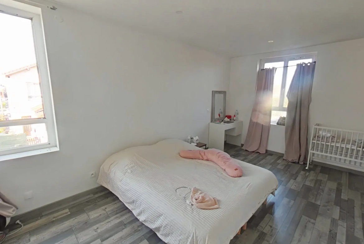 Maison à vendre à Oignies avec jardin, deux chambres et parking sécurisé 