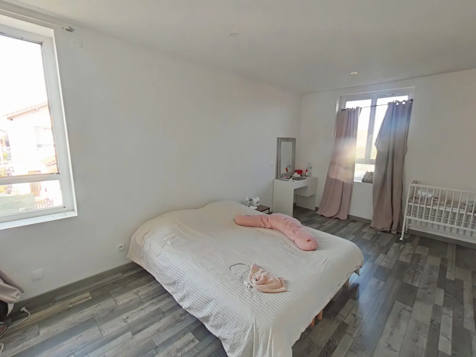 Maison à vendre à Oignies avec jardin, deux chambres et parking sécurisé 