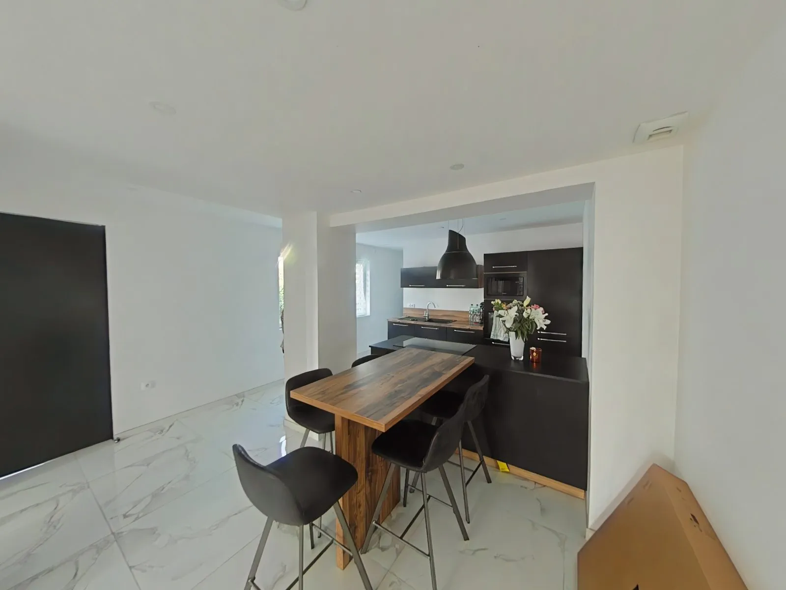 Maison à vendre à Oignies avec jardin, deux chambres et parking sécurisé 
