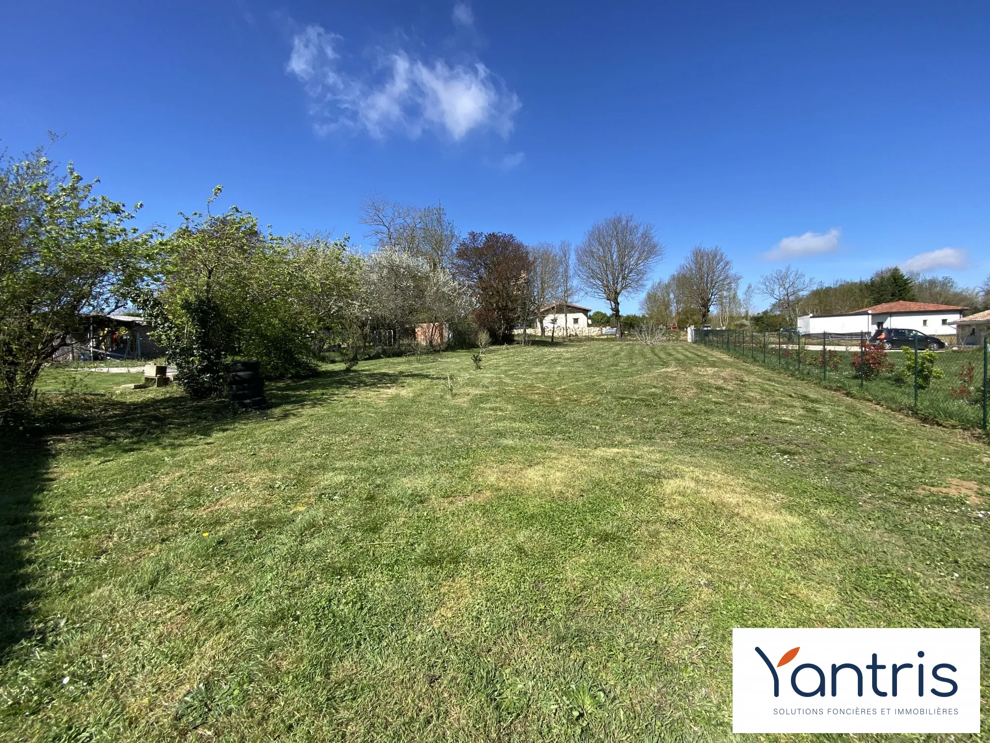 Terrain à bâtir de 1270 m² à Bragayrac, vue tranquille, proximité des écoles et commerces 