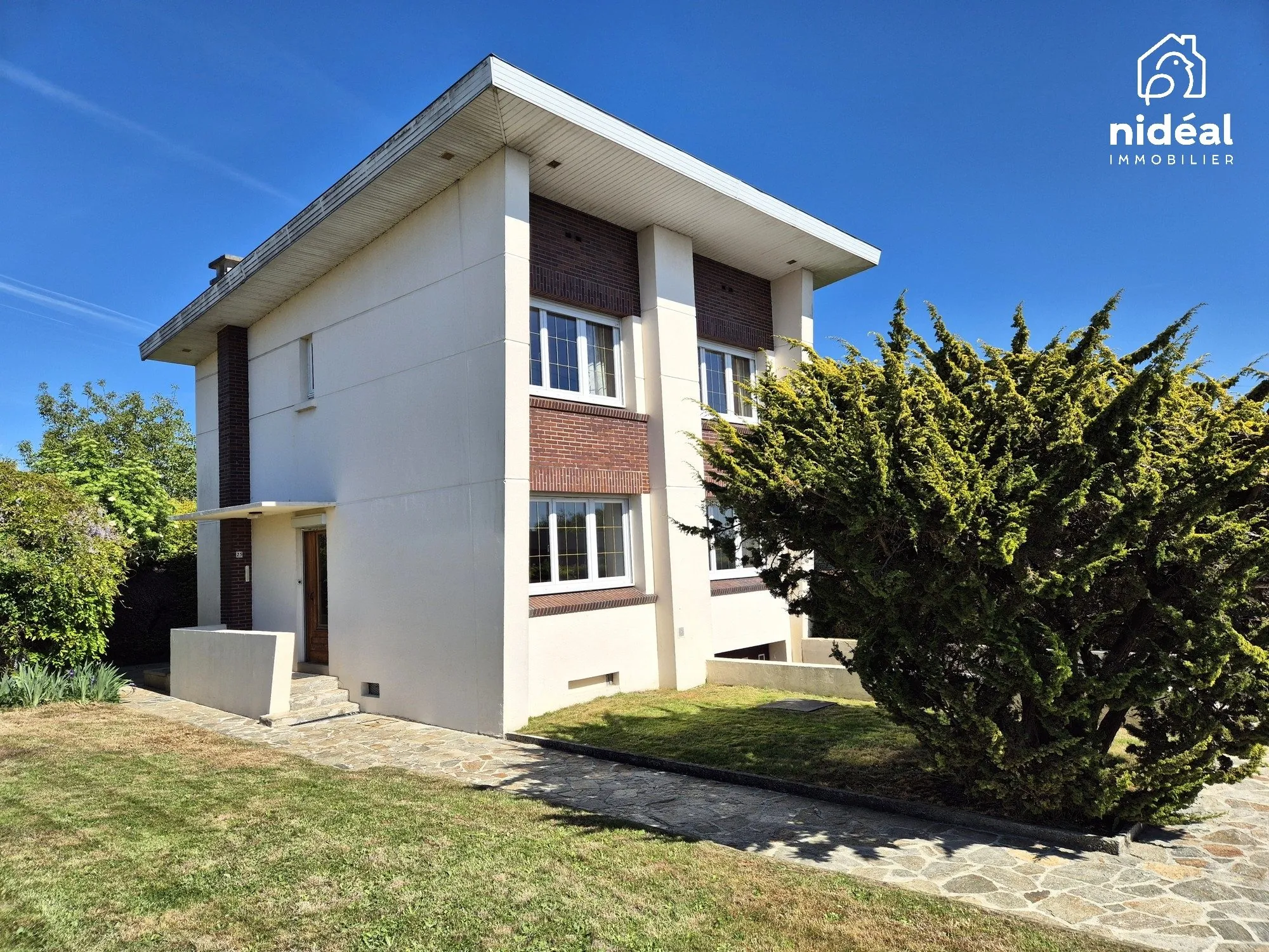 Maison à vendre à Pont-sur-Sambre, village charmant avec jardin et terrain à bâtir 