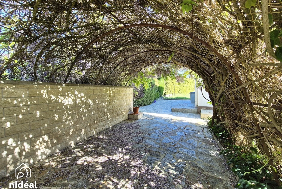 Maison à vendre à Pont-sur-Sambre, village charmant avec jardin et terrain à bâtir 