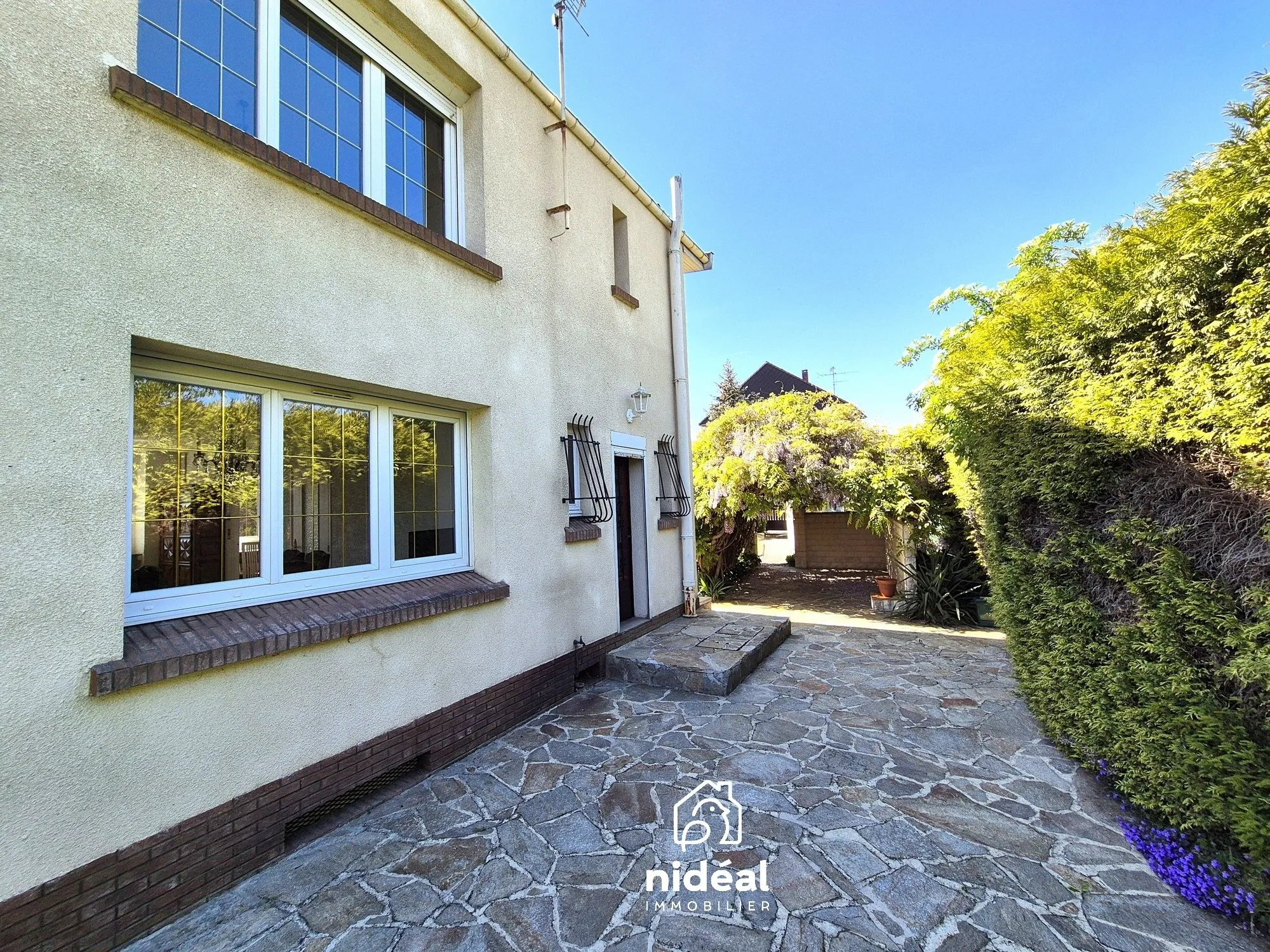 Maison à vendre à Pont-sur-Sambre, village charmant avec jardin et terrain à bâtir 