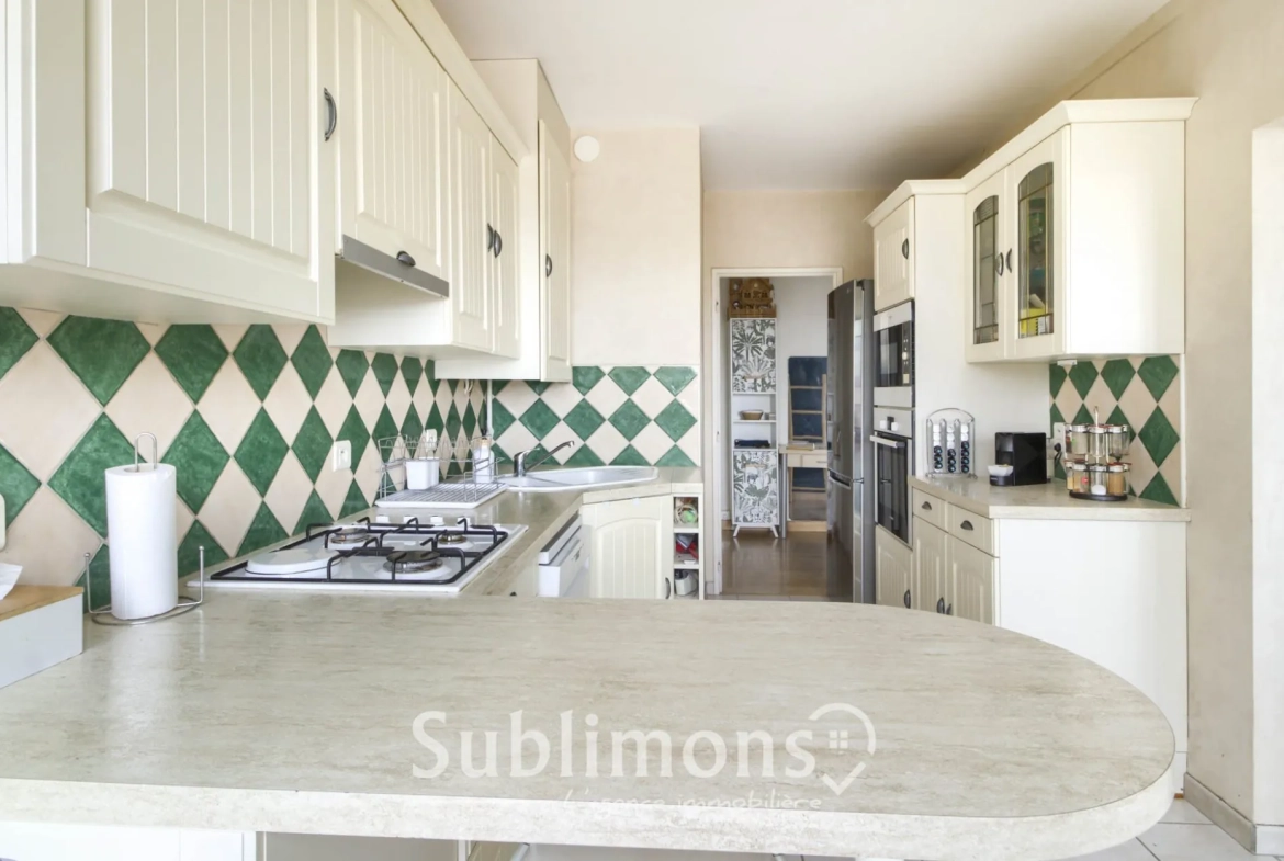 Appartement T4 lumineux à vendre à Saint-Herblain avec parking et cave 