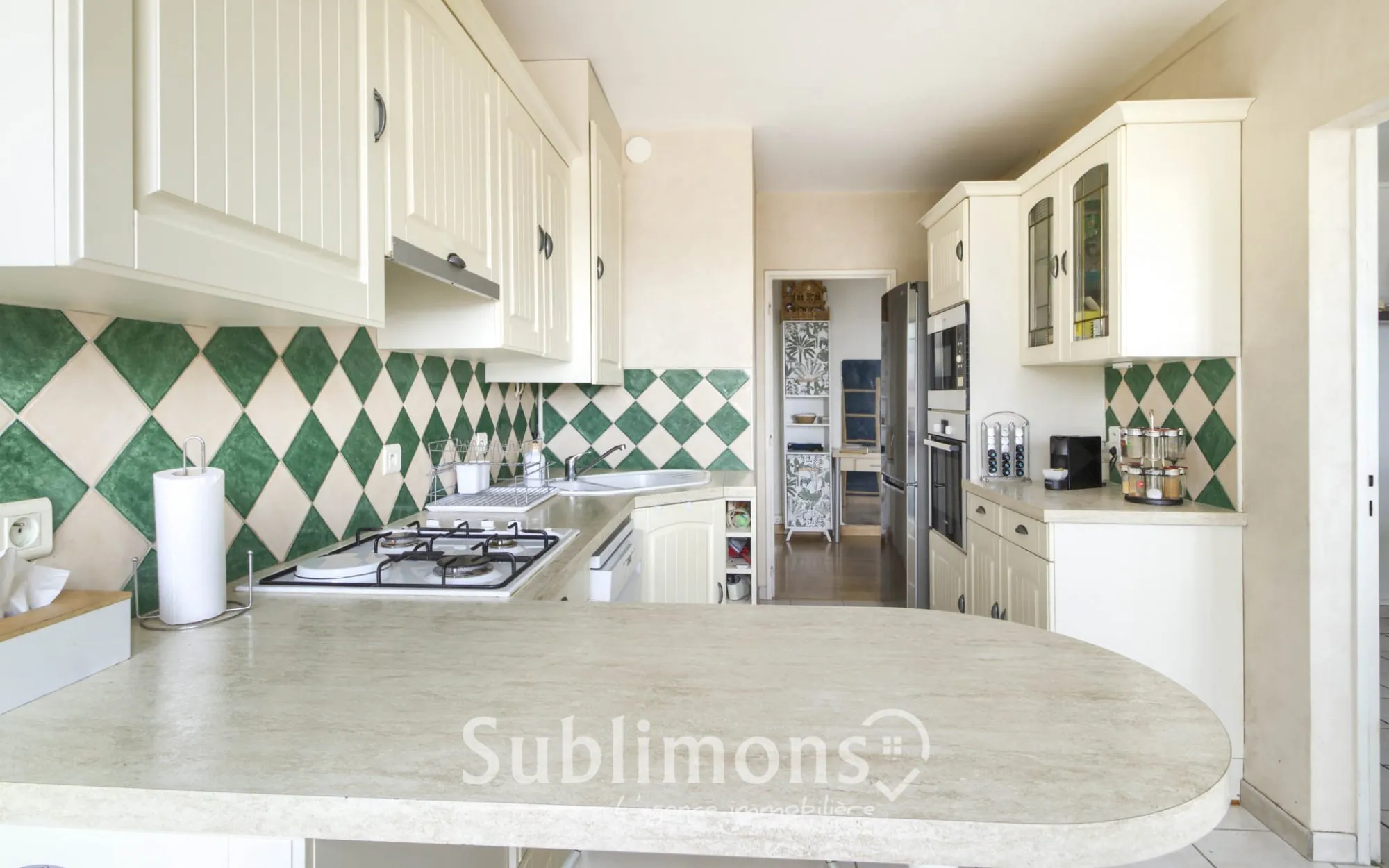 Appartement T4 lumineux à vendre à Saint-Herblain avec parking et cave 