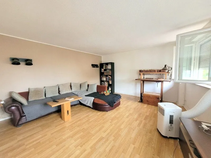 Immobilier à Puygouzon : Ensemble immobilier avec appartement loué et locaux commerciaux 