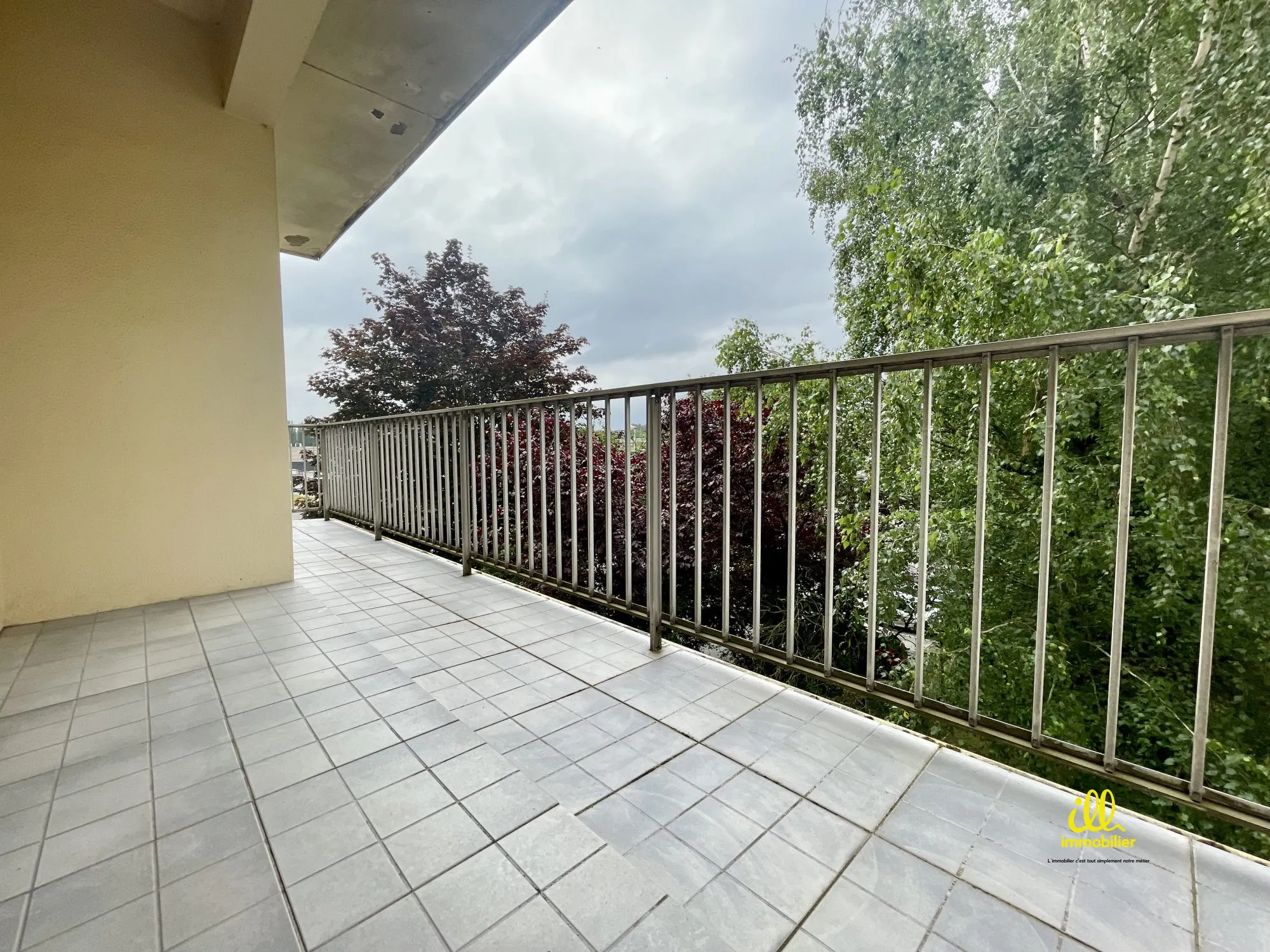 Appartement à vendre à Sedan avec locataire en place, cave et parking 