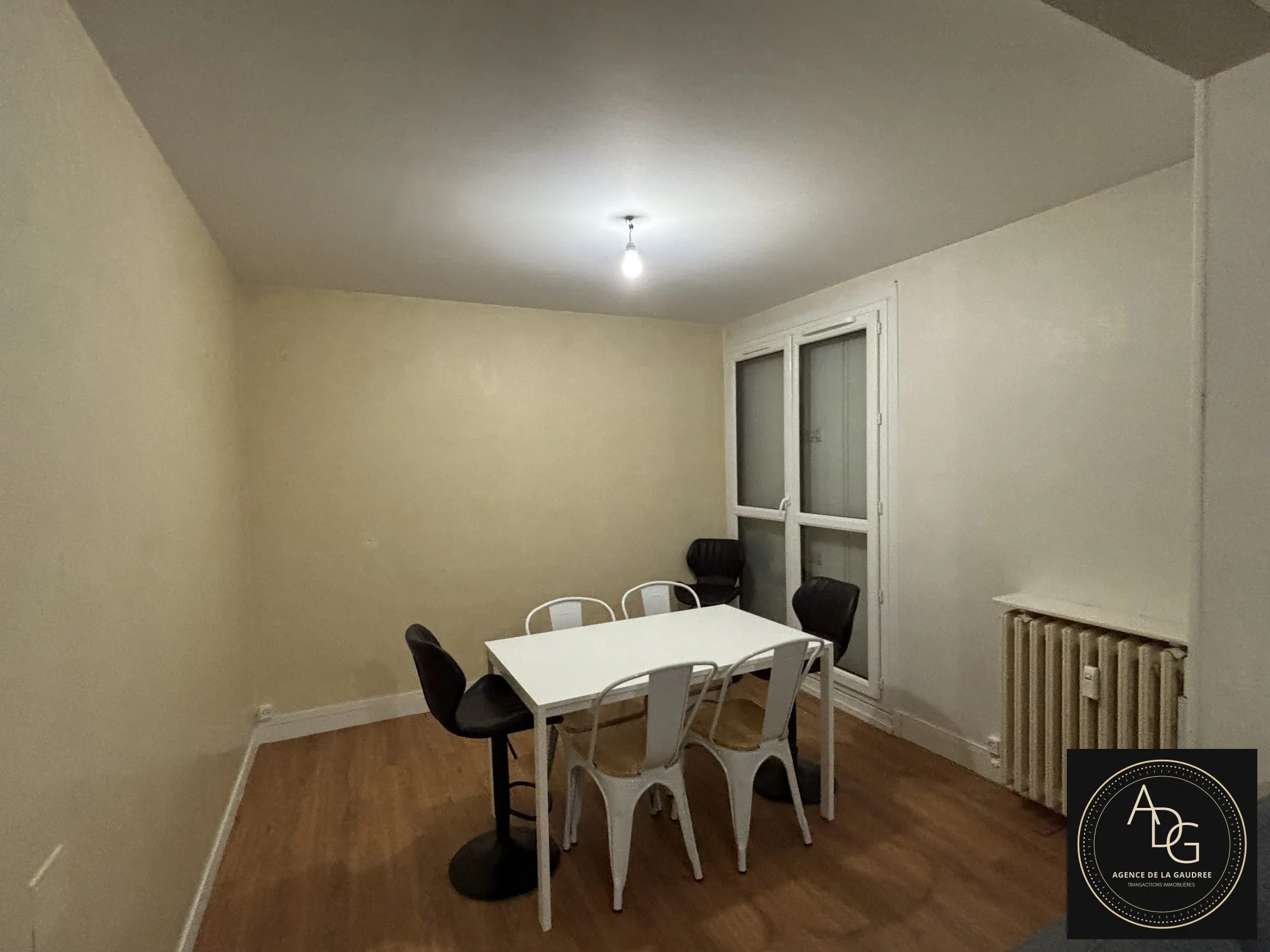 Appartement T2/3 meublé à vendre à Chartres, parfait pour investisseur ou résident 