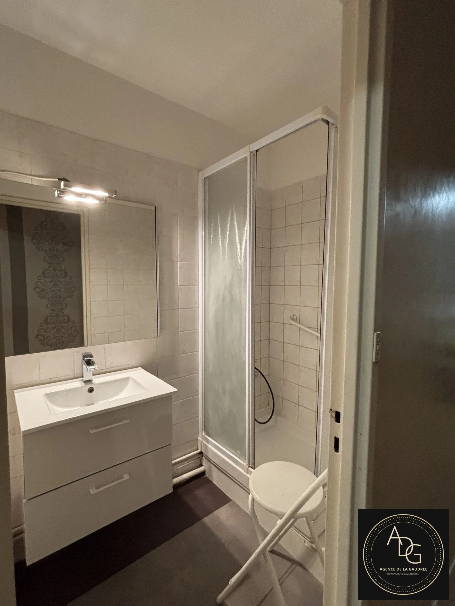 Appartement T2/3 meublé à vendre à Chartres, parfait pour investisseur ou résident 