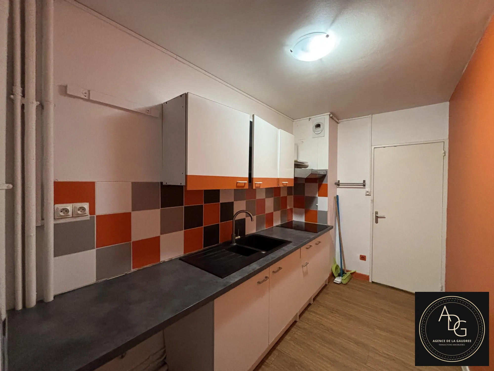 Appartement T2/3 meublé à vendre à Chartres, parfait pour investisseur ou résident 