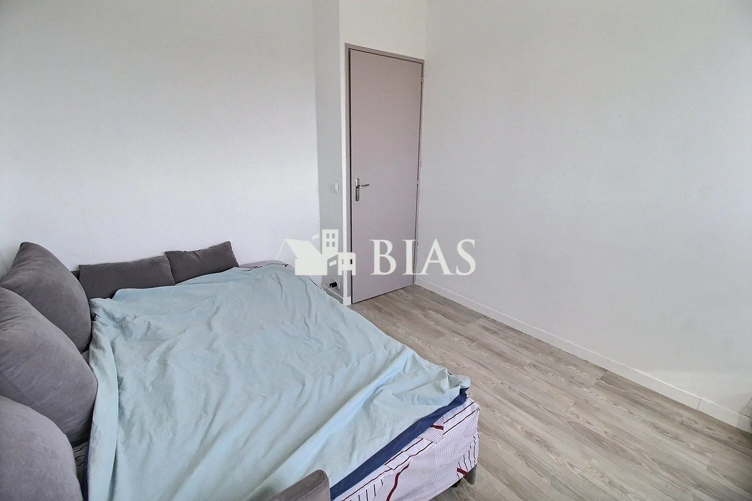 Appartement T4 lumineux de 75,96 m² avec balcon et cave à Bihorel 