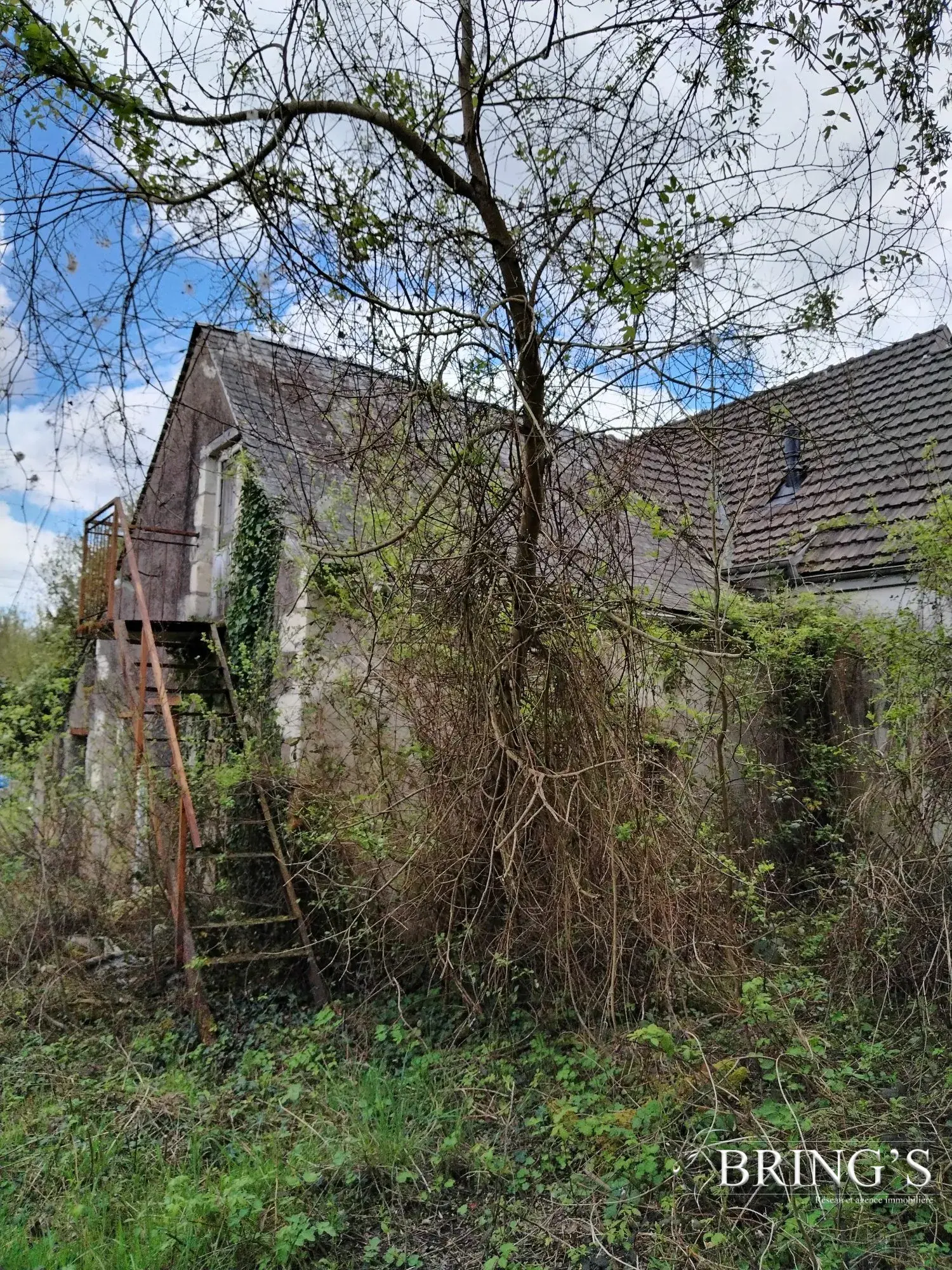 Terrain à bâtir de 885 m² aux Essards, zone protégée ABF, à 13 min de Langeais 