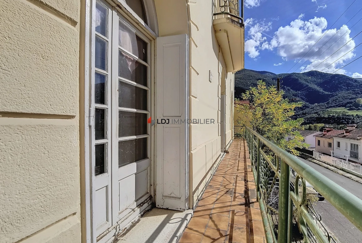 Maison de charme avec vue imprenable à Arles-sur-Tech à rénover 