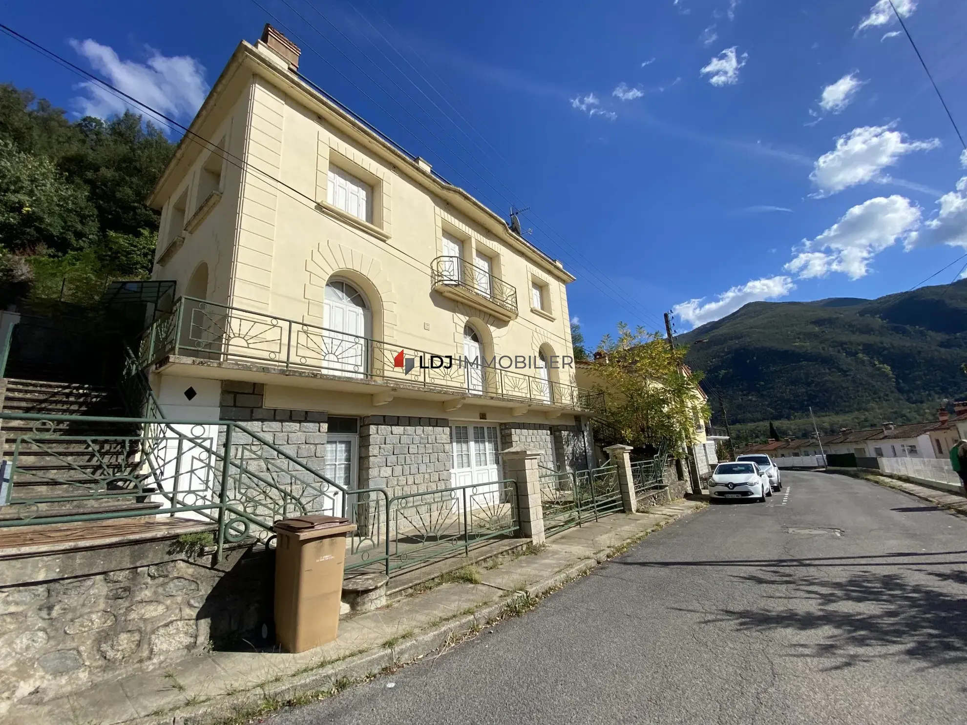 Maison de charme avec vue imprenable à Arles-sur-Tech à rénover 