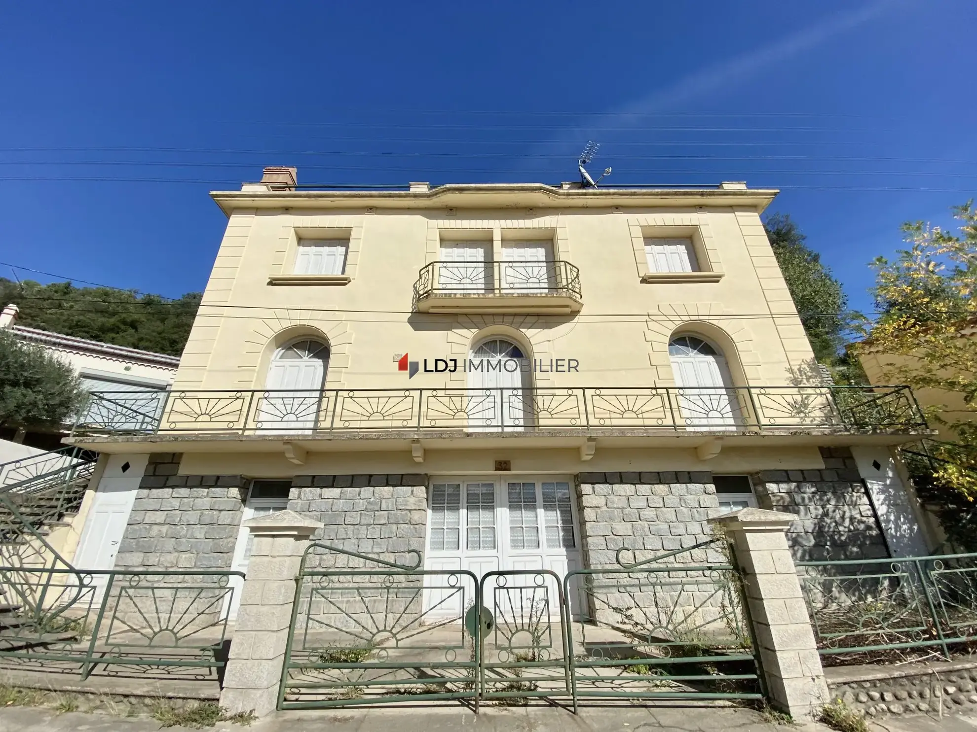 Maison de charme avec vue imprenable à Arles-sur-Tech à rénover 