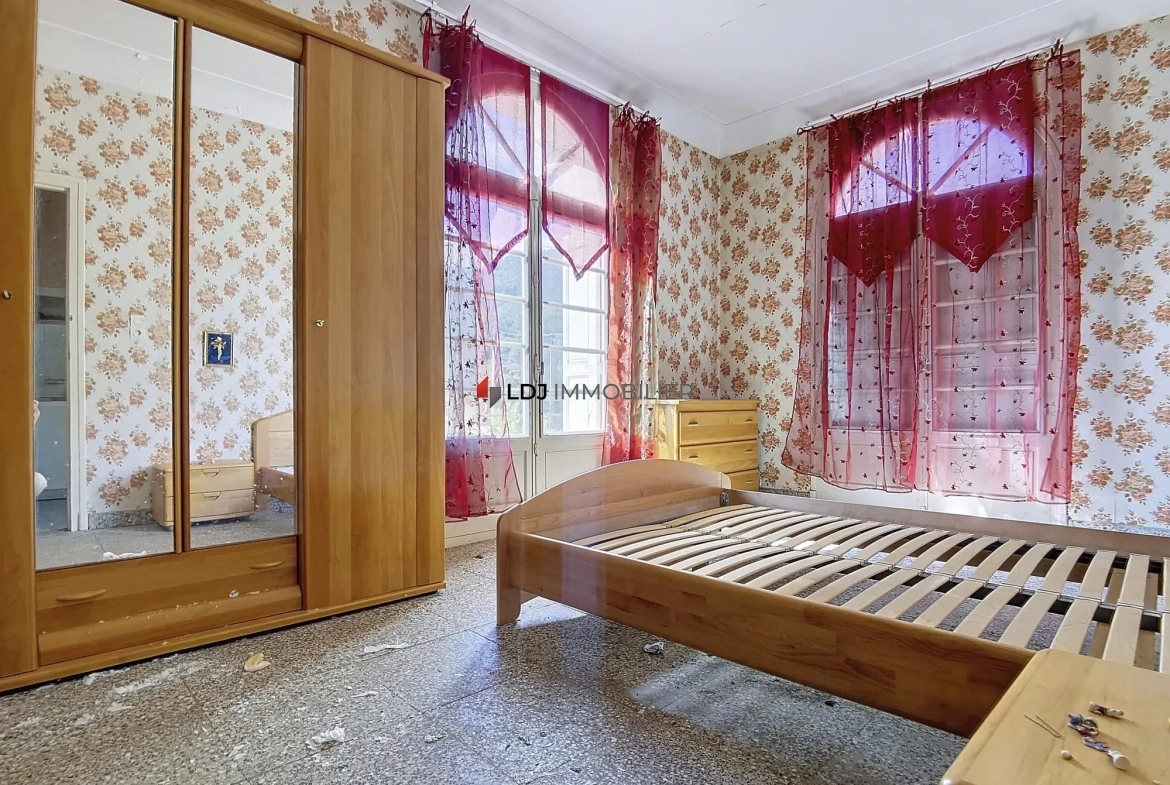 Maison de charme avec vue imprenable à Arles-sur-Tech à rénover 