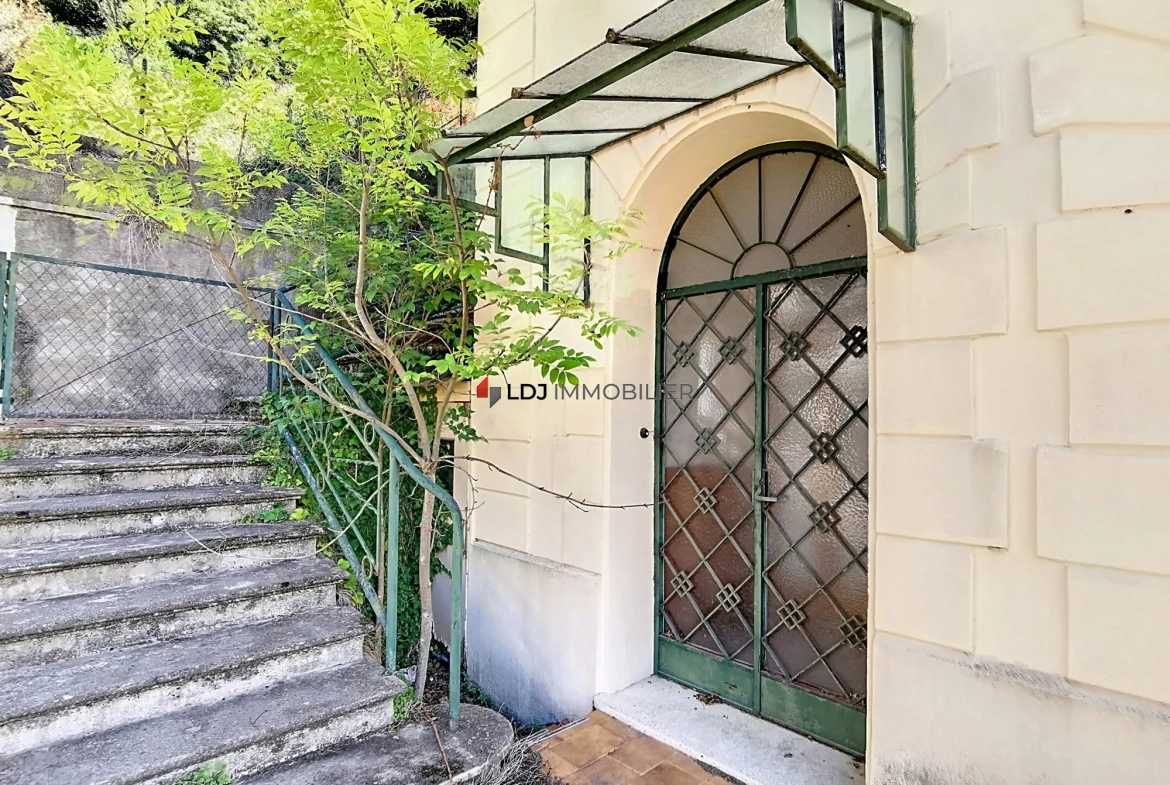 Maison de charme avec vue imprenable à Arles-sur-Tech à rénover 
