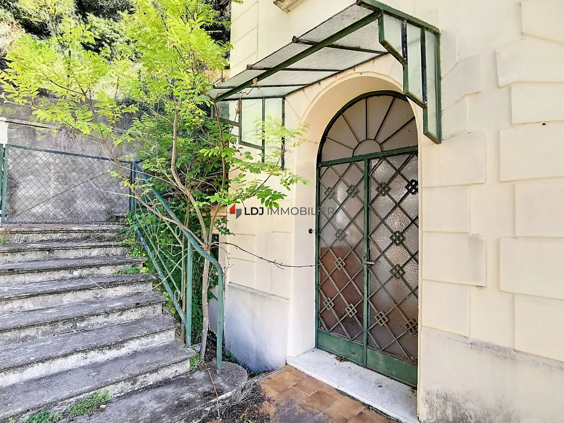 Maison de charme avec vue imprenable à Arles-sur-Tech à rénover 