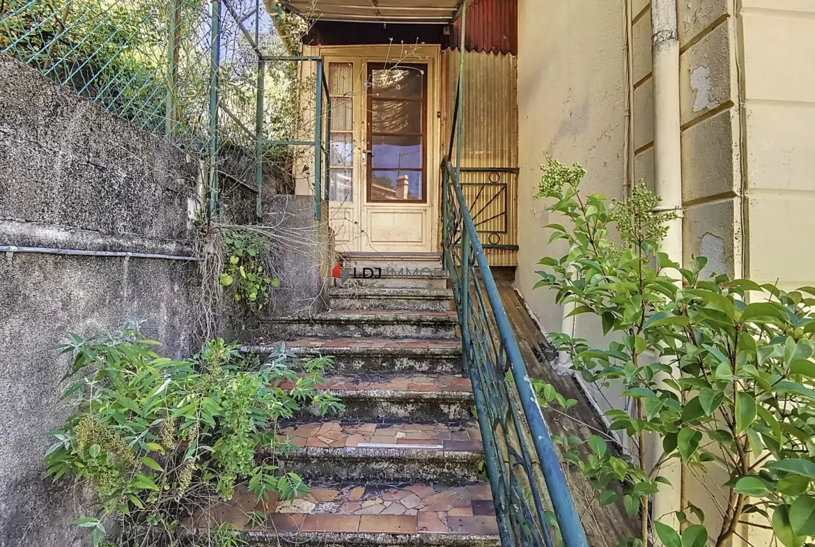 Maison de charme avec vue imprenable à Arles-sur-Tech à rénover 