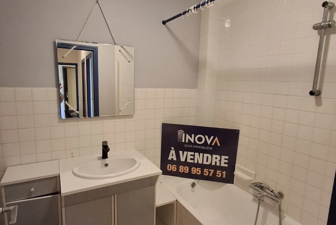 Appartement T3 avec cave et stationnement à Lorient - Résidence de 1980 