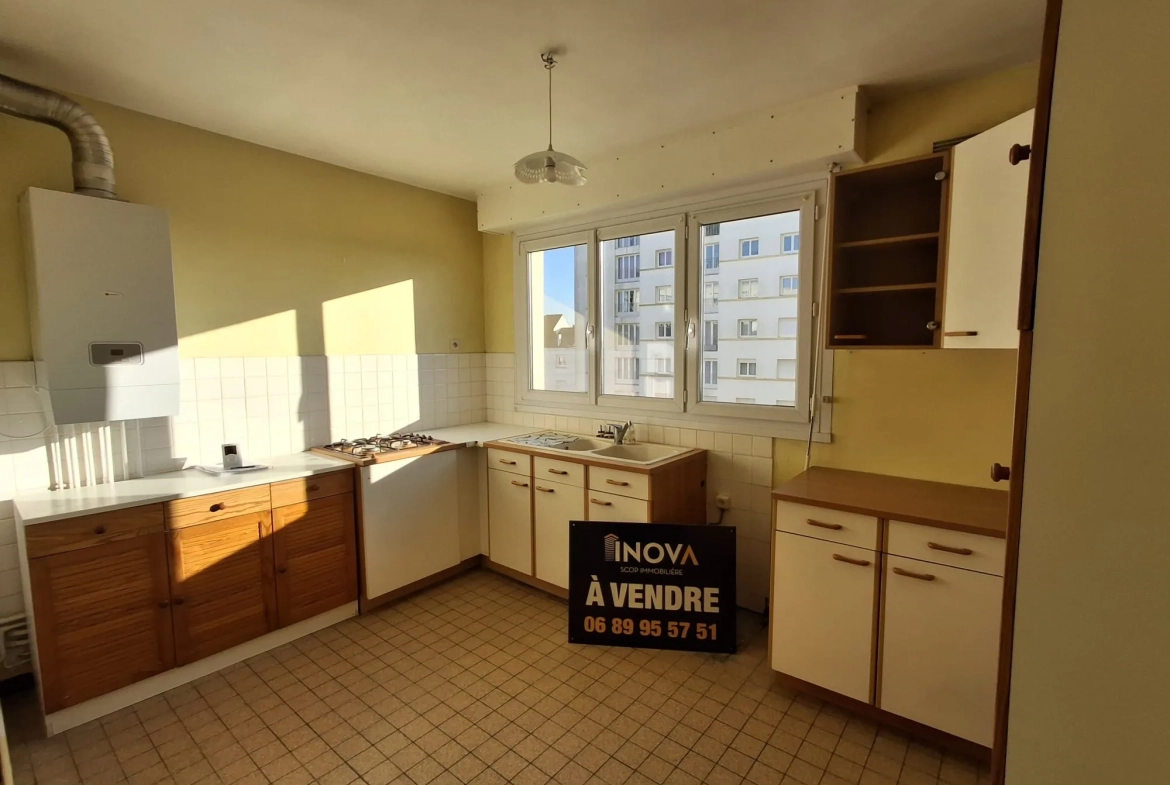Appartement T3 avec cave et stationnement à Lorient - Résidence de 1980 