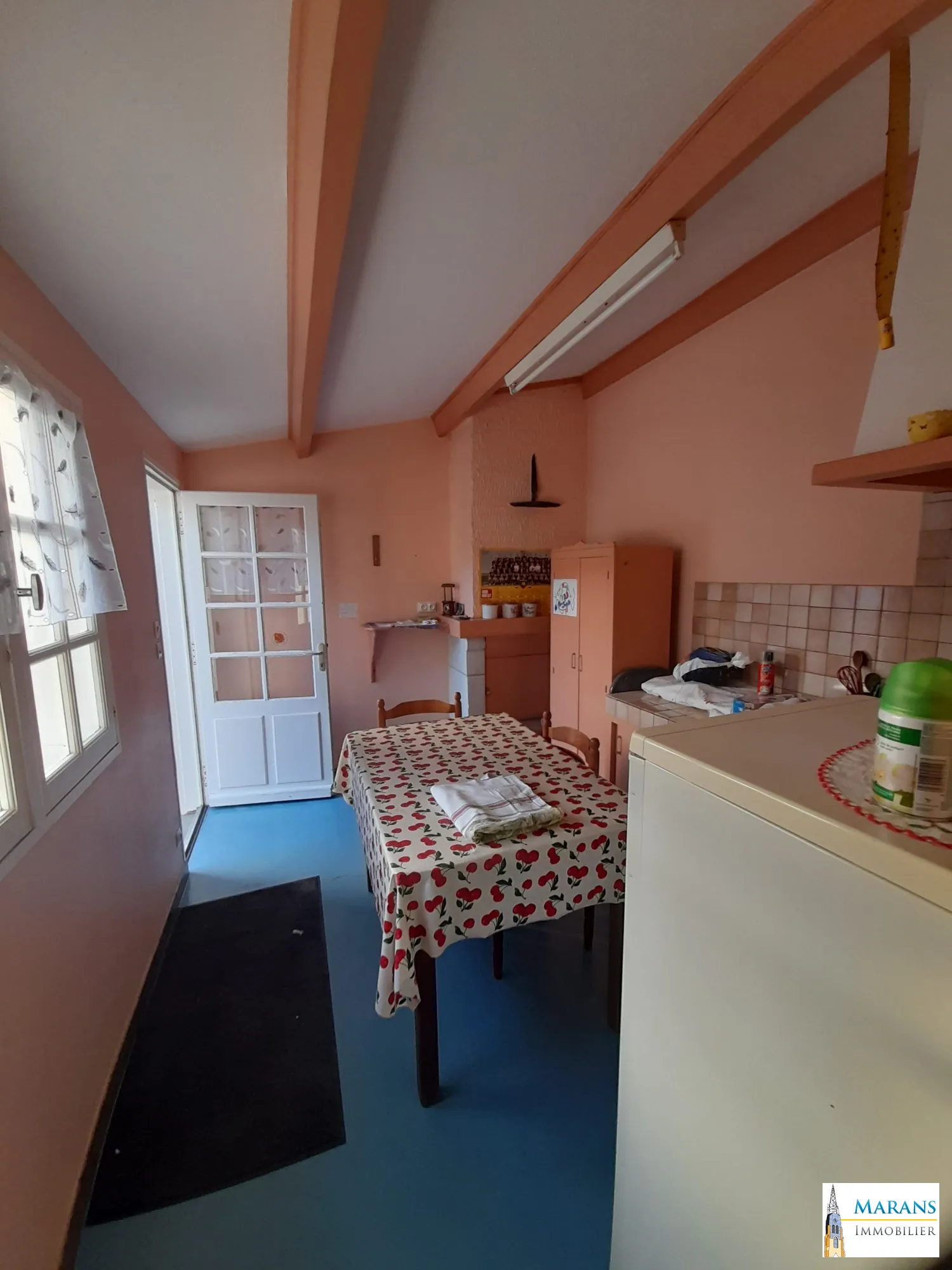 Cuisine d'été Maison de plain-pied 100 m² avec 3 chambres, garage et dépendances à La Ronde 