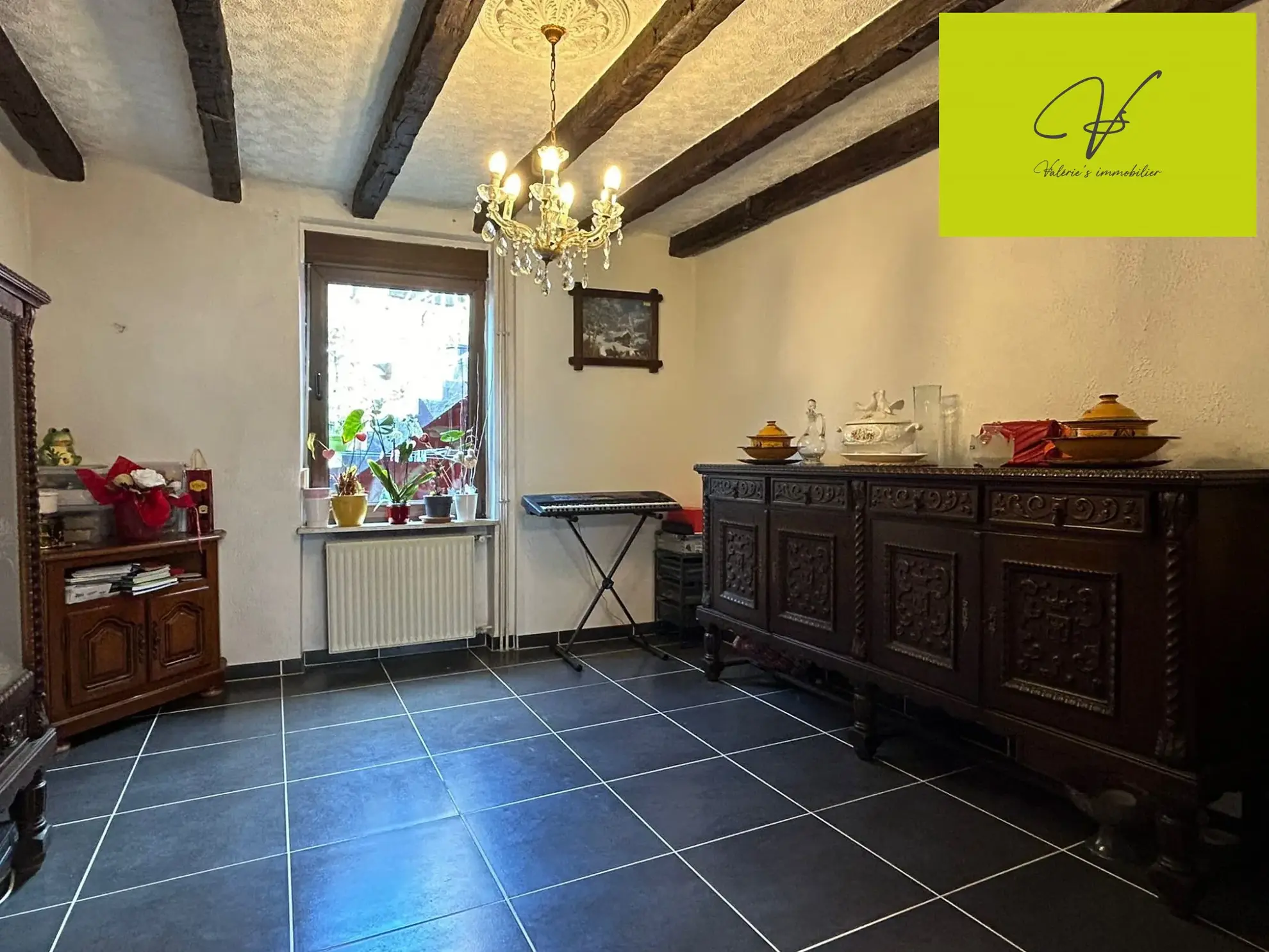 Maison semi-mitoyenne à Sarreguemines proche du centre-ville avec potentiel de création d'appartement 