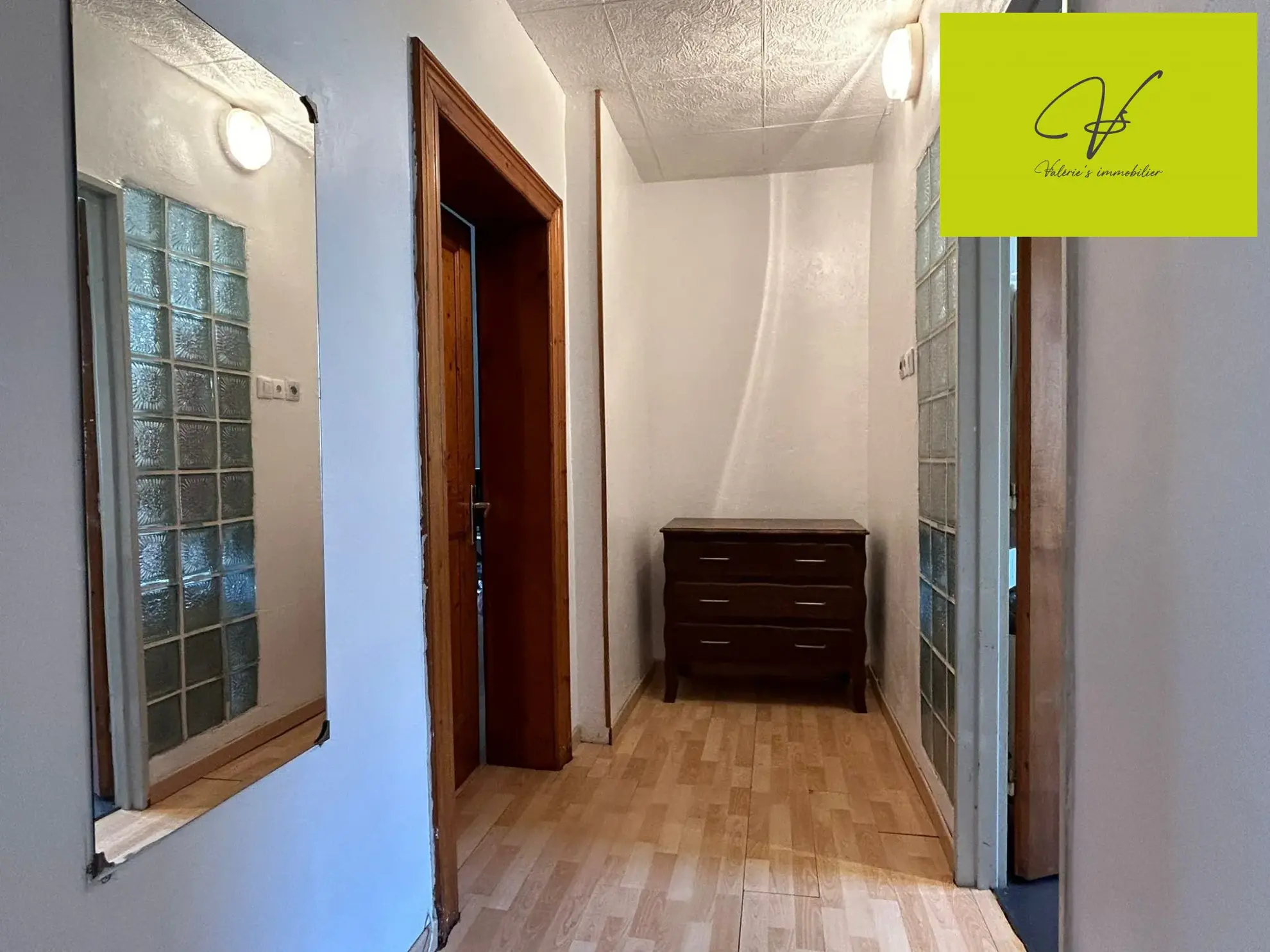 Maison semi-mitoyenne à Sarreguemines proche du centre-ville avec potentiel de création d'appartement 