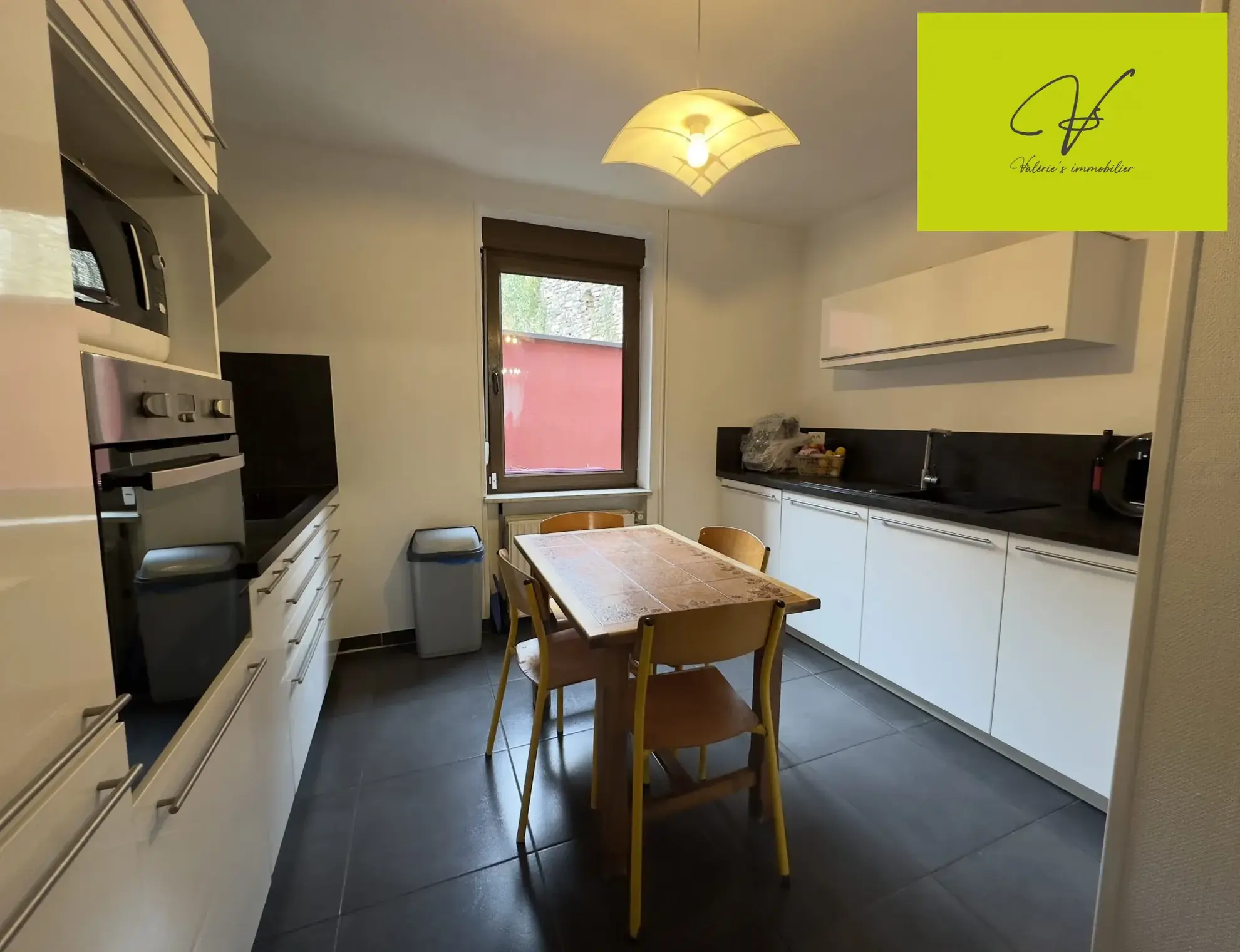 Maison semi-mitoyenne à Sarreguemines proche du centre-ville avec potentiel de création d'appartement 