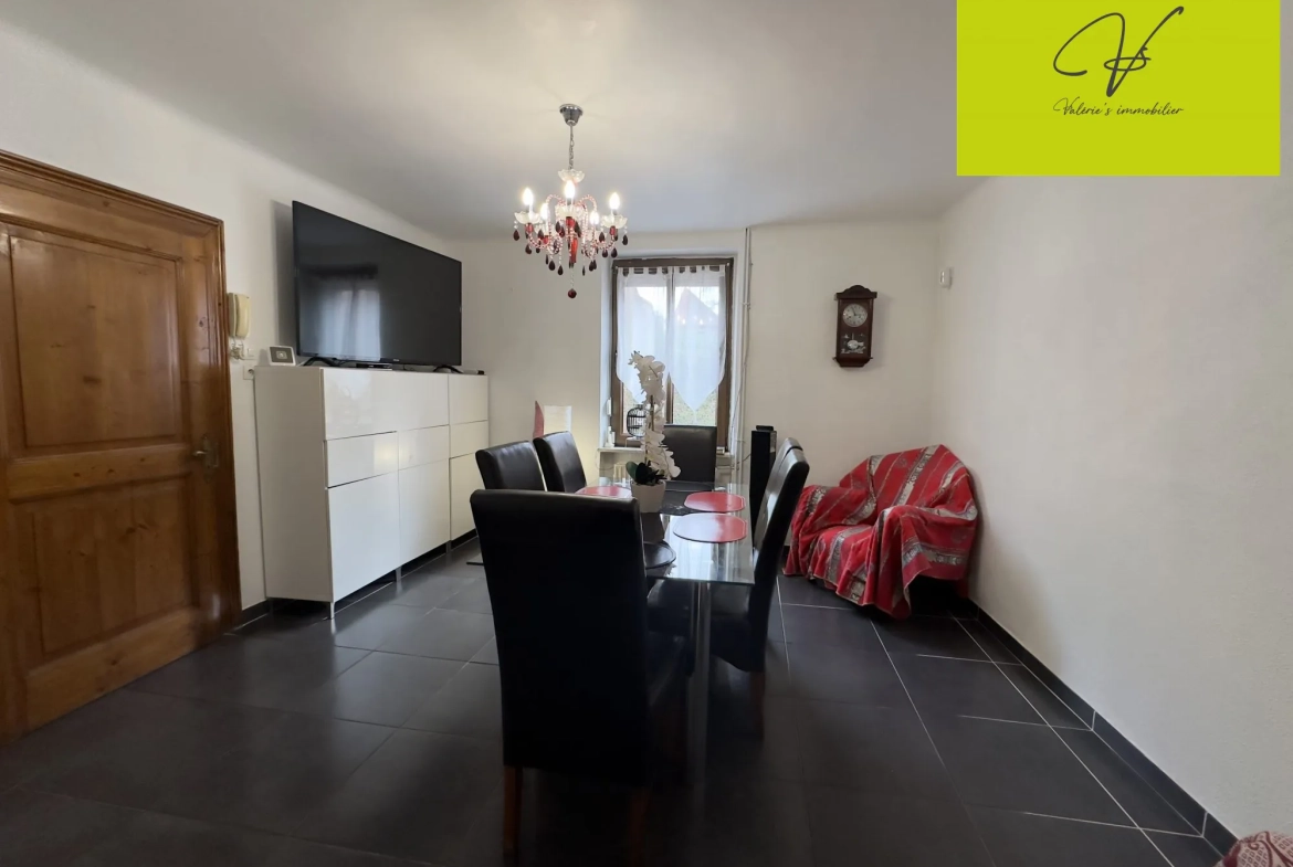 Maison semi-mitoyenne à Sarreguemines proche du centre-ville avec potentiel de création d'appartement 