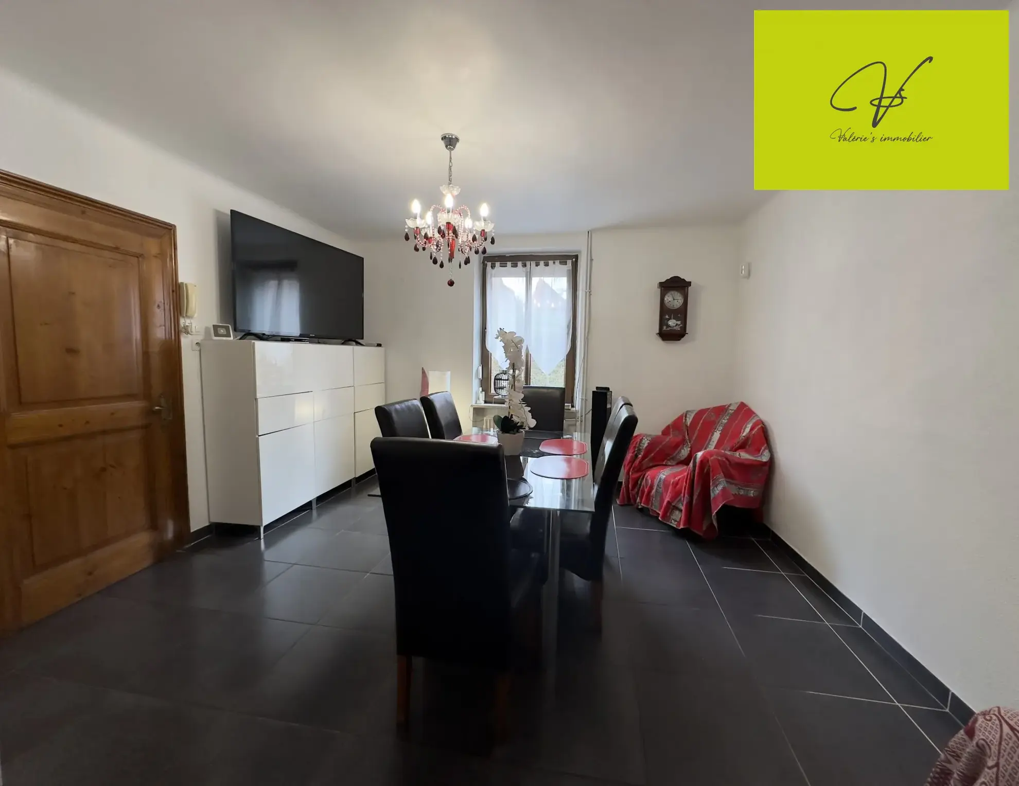 Maison semi-mitoyenne à Sarreguemines proche du centre-ville avec potentiel de création d'appartement 