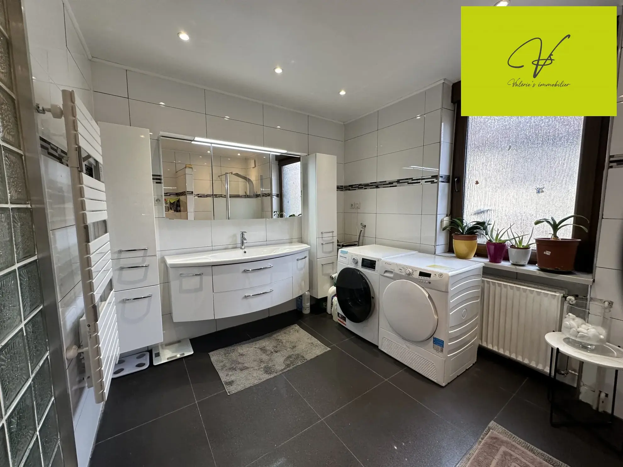 Maison semi-mitoyenne à Sarreguemines proche du centre-ville avec potentiel de création d'appartement 
