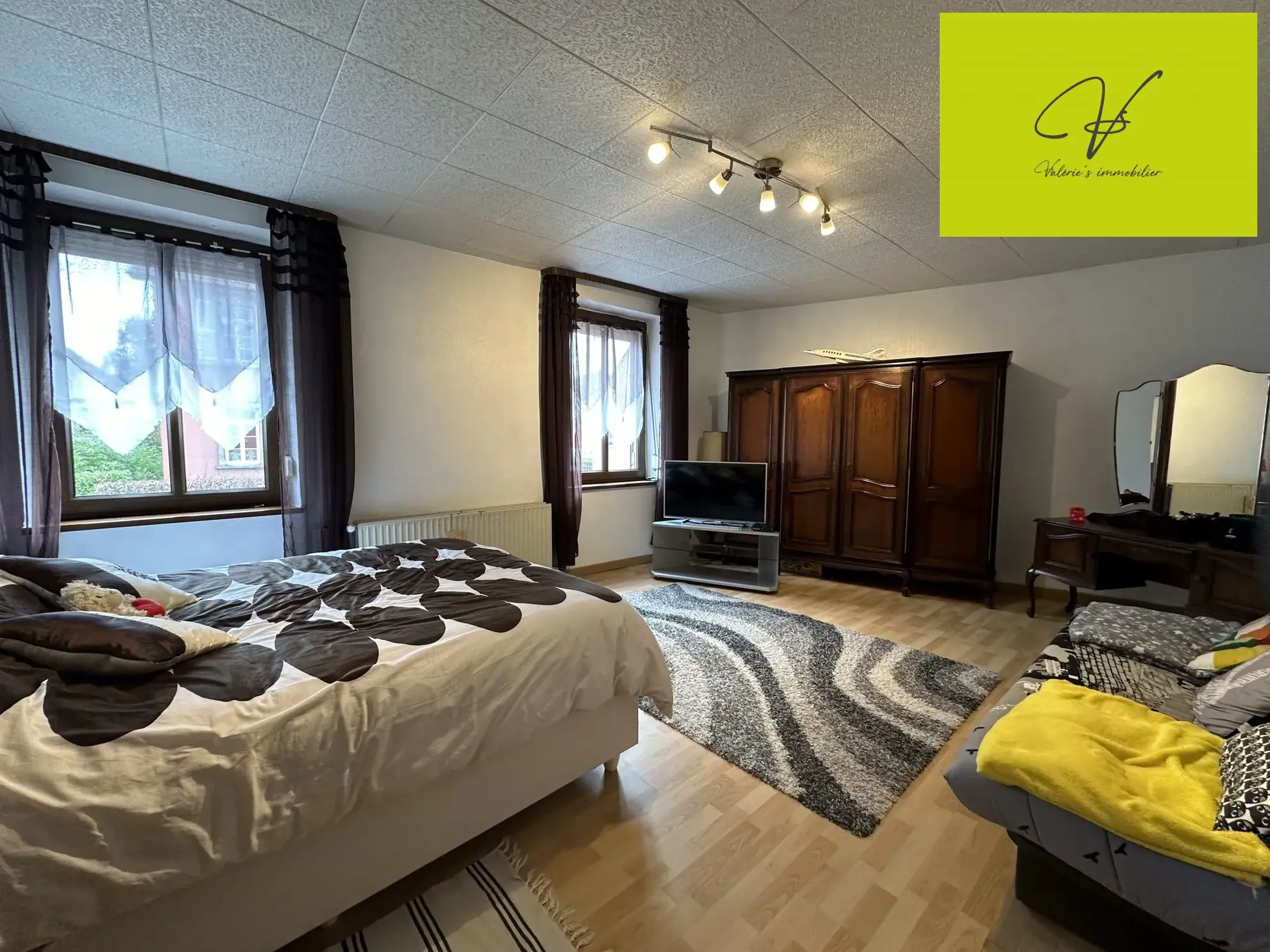 Maison semi-mitoyenne à Sarreguemines proche du centre-ville avec potentiel de création d'appartement 