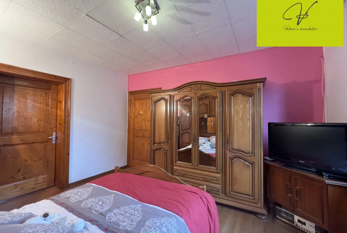 Maison semi-mitoyenne à Sarreguemines proche du centre-ville avec potentiel de création d'appartement 