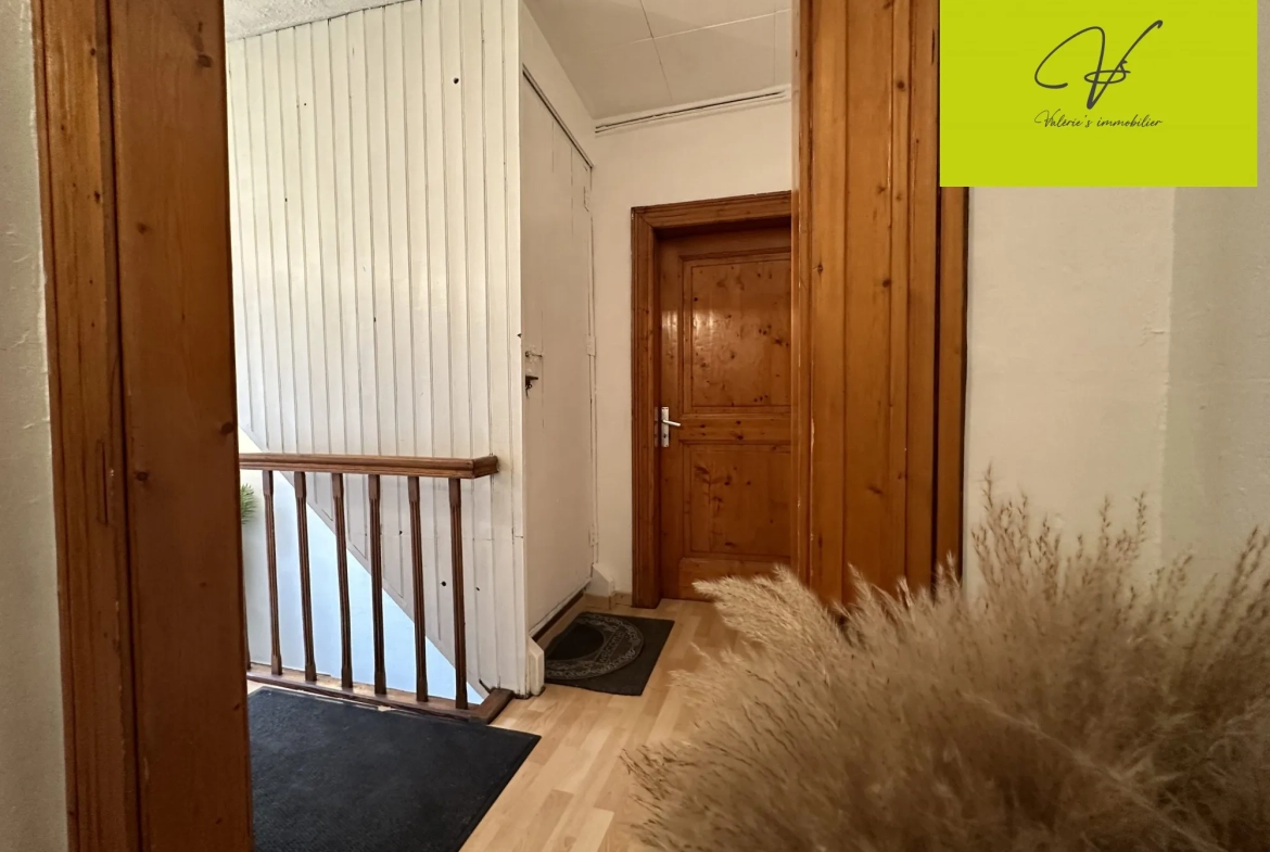 Maison semi-mitoyenne à Sarreguemines proche du centre-ville avec potentiel de création d'appartement 