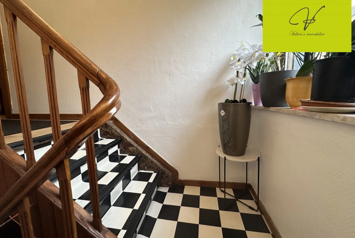 Maison semi-mitoyenne à Sarreguemines proche du centre-ville avec potentiel de création d'appartement 