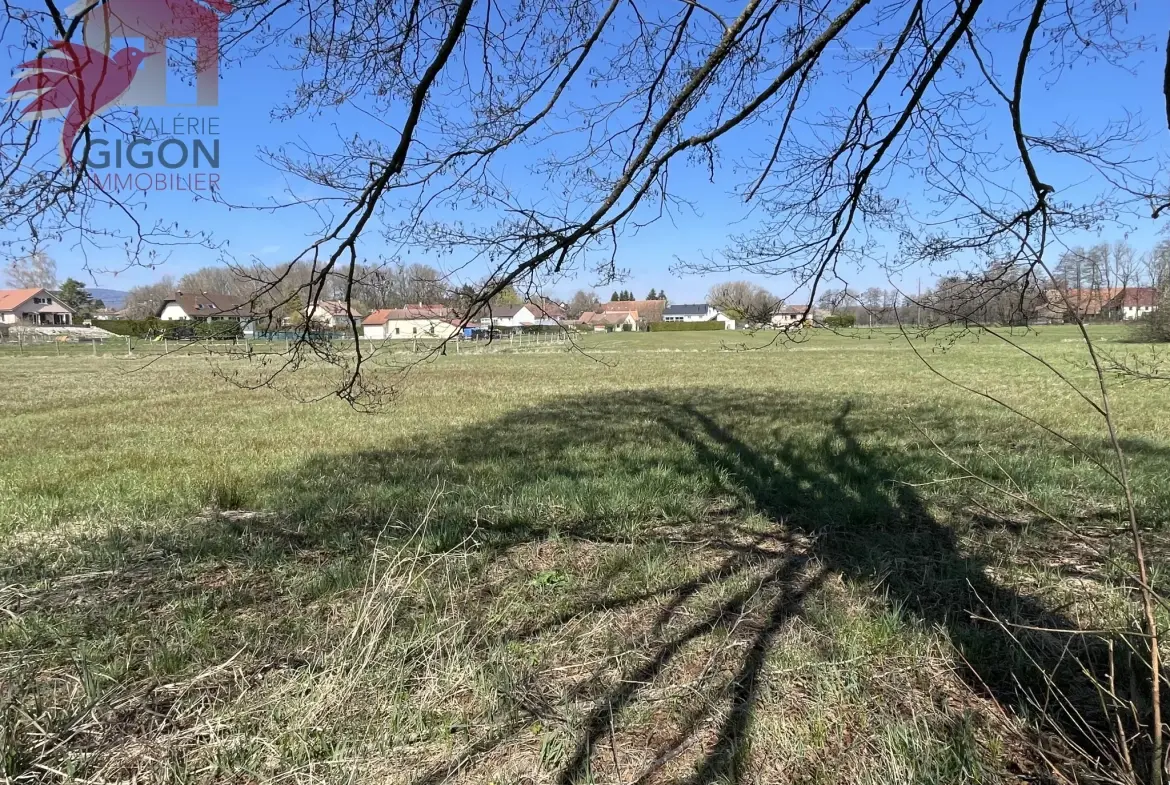 Terrain constructible à Fontaine avec vue dégagée - 13 ares 