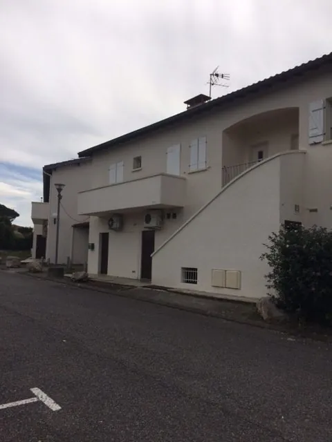 Appartement T4 traversant de 81 m² à Roquettes – Proche commerces 