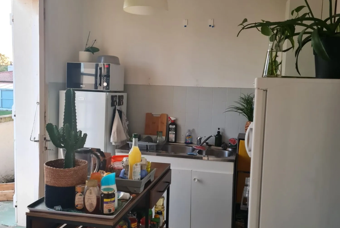 Appartement T4 traversant de 81 m² à Roquettes – Proche commerces 