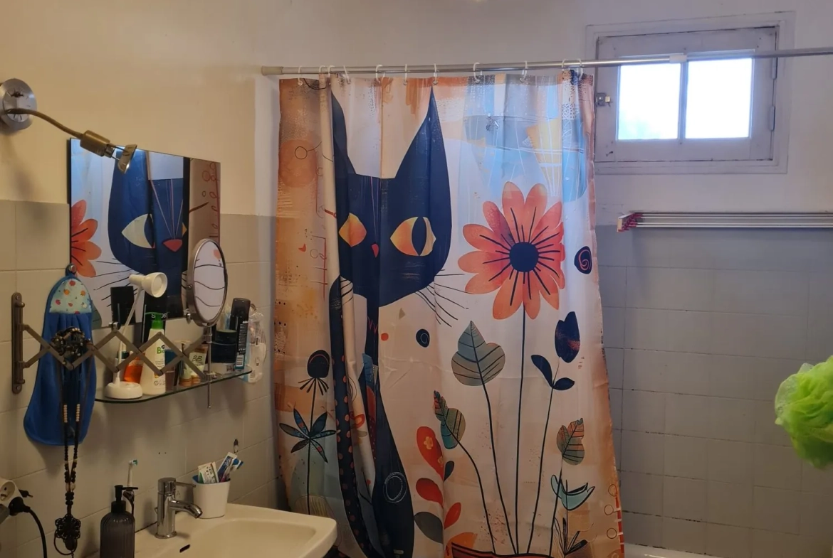 Appartement T4 traversant de 81 m² à Roquettes – Proche commerces 
