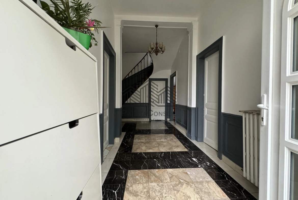 Maison de maître à Elbeuf de 168 m² avec jardin, garage, 5 chambres 