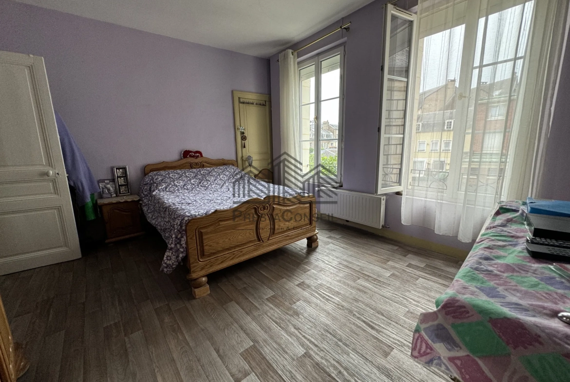 Maison de maître à Elbeuf de 168 m² avec jardin, garage, 5 chambres 