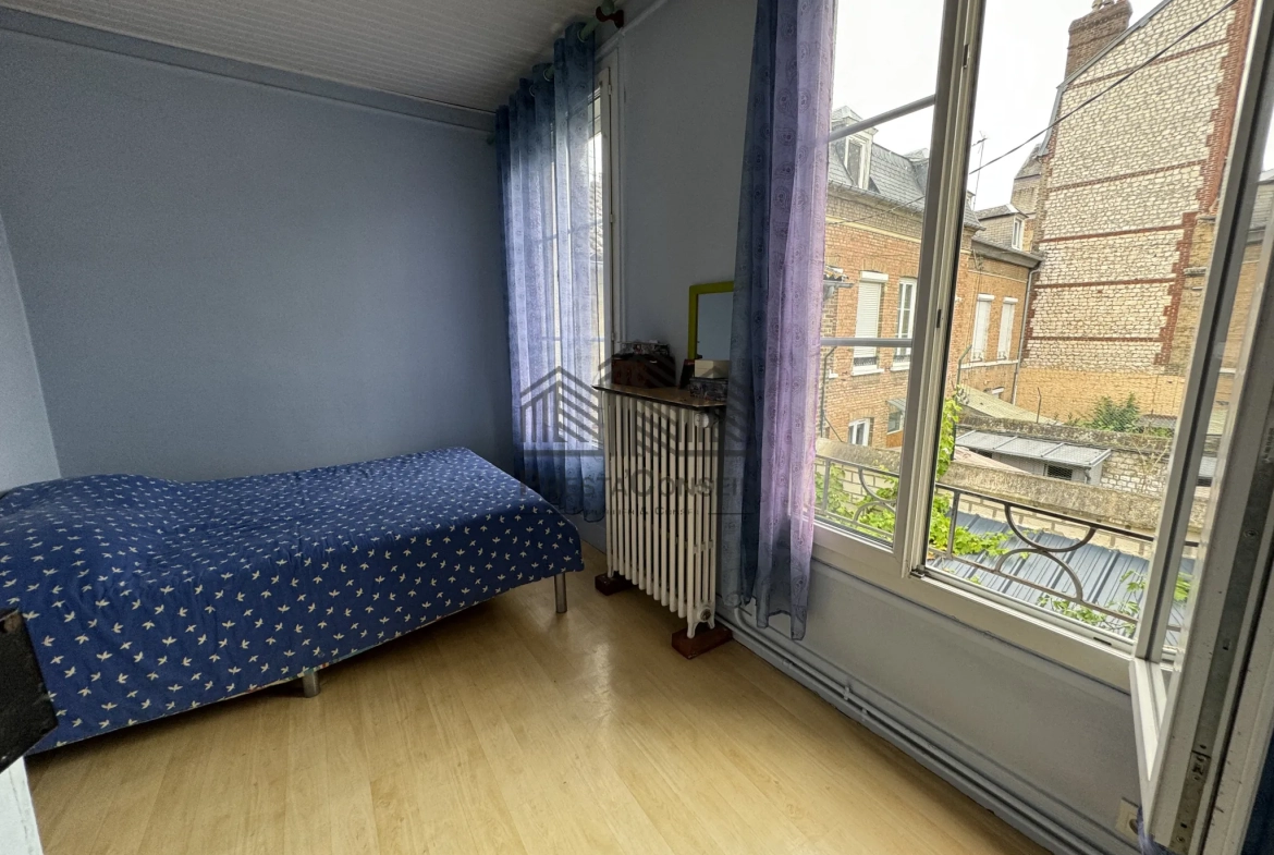 Maison de maître à Elbeuf de 168 m² avec jardin, garage, 5 chambres 